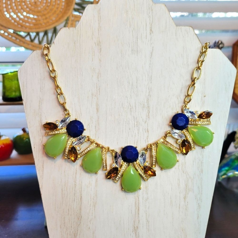 Elegant Gold and Green Statement Necklace